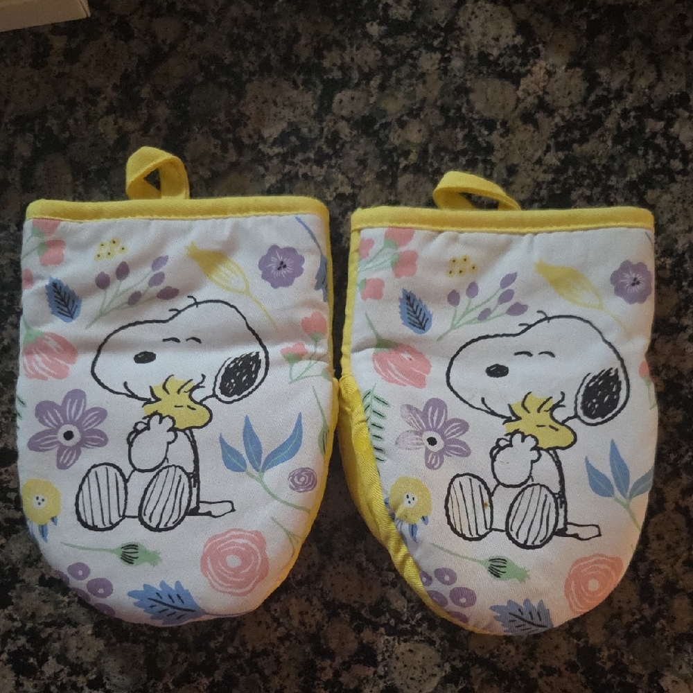 Snoopy and Woodstock Oven Mitts